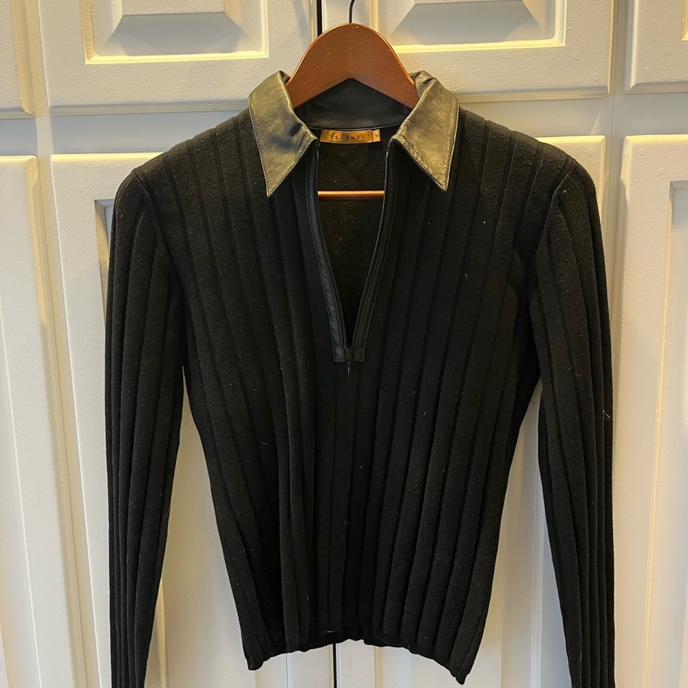 Essendi-Leather Collar ribbed long sleeve.